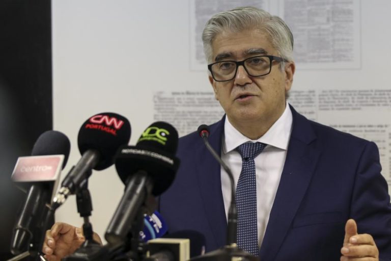 Governo diz que está a fazer “um esforço” para ter mais profissionais de saúde
