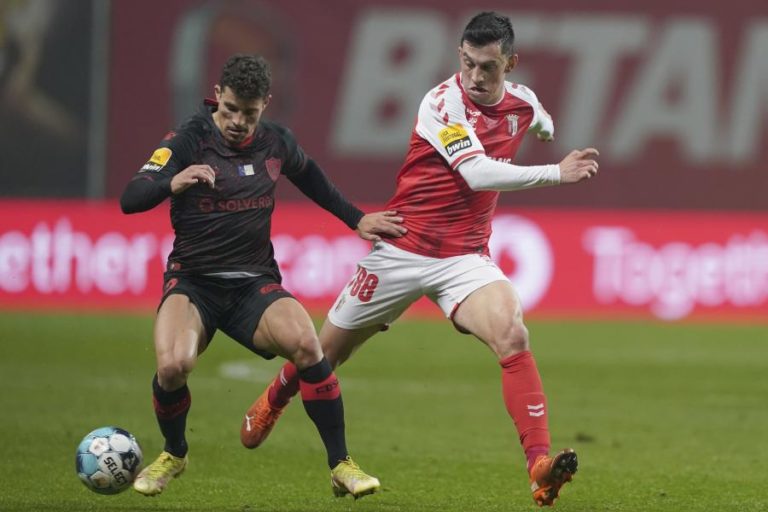 Santa Clara oficializa saída de Rafael Ramos para os brasileiros do Corinthians