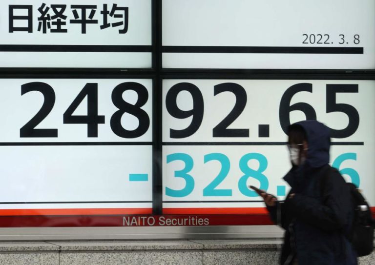 Bolsa de Tóquio abre a perder 1,03%