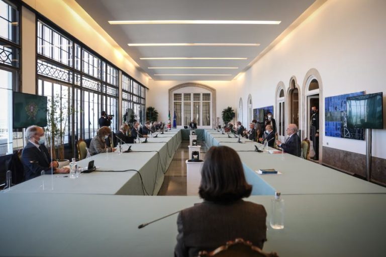 Parlamento elege cinco membros propostos por PS e PSD para o Conselho de Estado