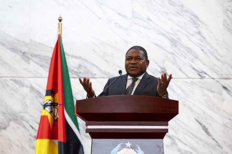Nyusi diz que Moçambique quer ser “campeão” na produção de energia elétrica