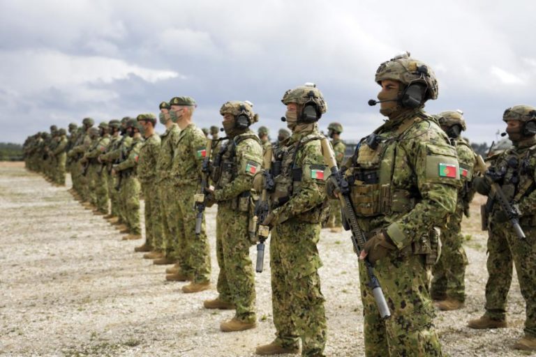 Ucrânia: Força militar portuguesa parte hoje para missão da NATO na Roménia