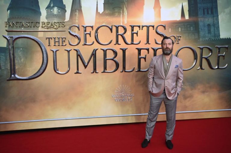Em “Monstros Fantásticos”, Dumbledore enfrenta “a sua culpa” e o seus demónios – Jude Law