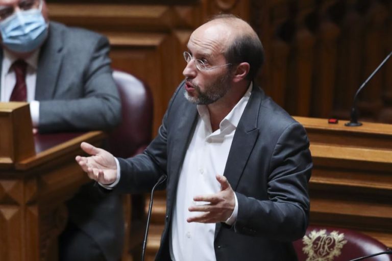 Ucrânia: Livre propõe voto de condenação pelos “crimes de guerra” no país