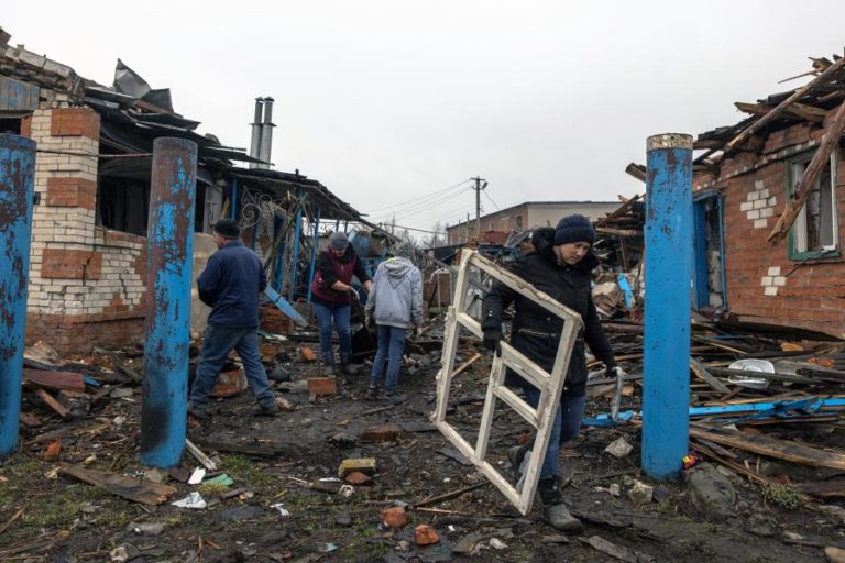 Ucrânia: Tropas russas retiraram-se da cidade ucraniana de Sumi