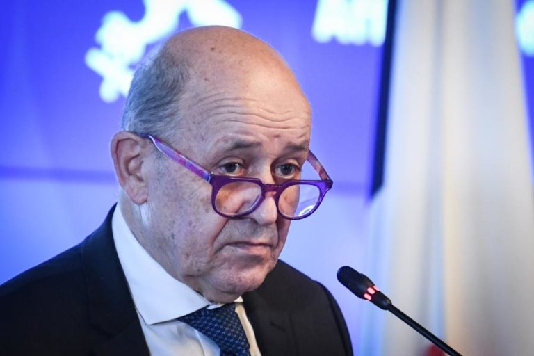 Ucrânia: França junta-se a “abordagem europeia” para expulsão de diplomatas russos