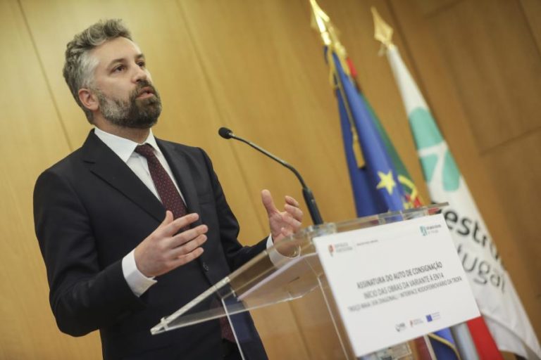 Ministro das Infraestruturas nega “desvio de verbas” na Linha do Douro