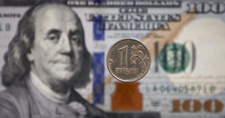 Ucrânia: Moscovo anuncia que pagou com rublos dívida em dólares