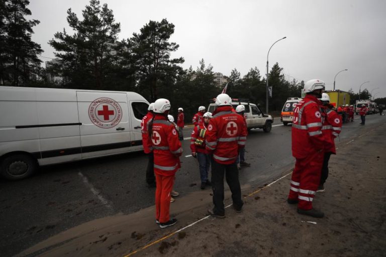 Ucrânia: Equipa da Cruz Vermelha foi “detida” perto de Mariupol — Comité