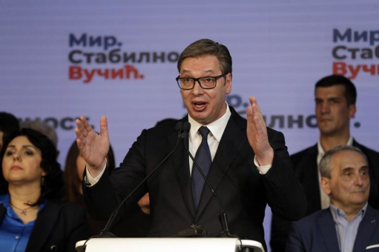 Ucrânia: Líder da Sérvia diz a Putin que pretende aderir à UE e manter estreita relação com a Rússia