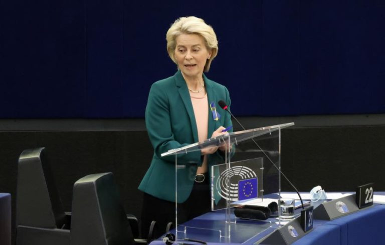 Comissão Europeia vai ativar mecanismo para suspender fundos à Hungria
