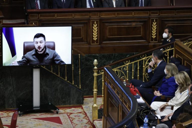 Ucrânia: Zelensky pede ao ocidente que imponha à Rússia sanções “dolorosas”