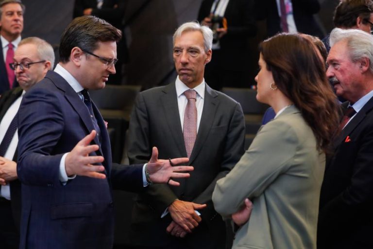 Ucrânia: Portugal apoiaria embargo total da UE a gás e petróleo da Rússia