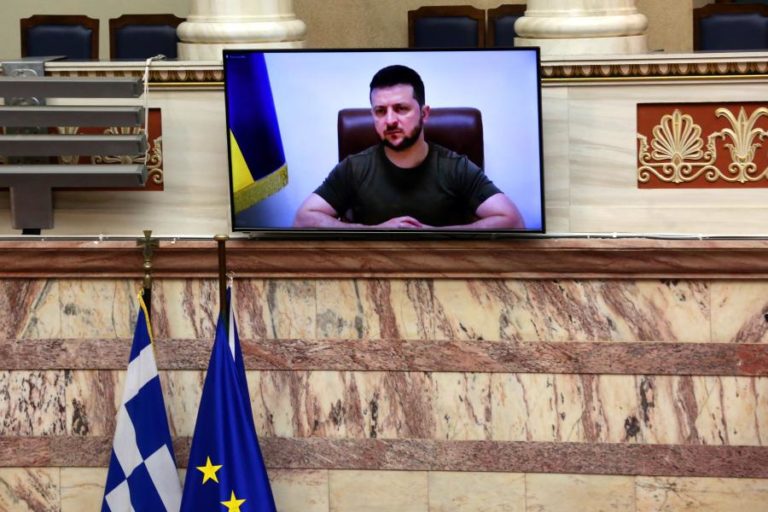 Ucrânia: Zelensky pede à Grécia para exercer influência junto da União Europeia