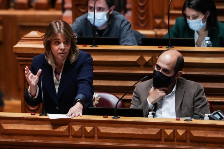 Governo: BE acusa Governo de “abandonar pessoas” que vivem do salário