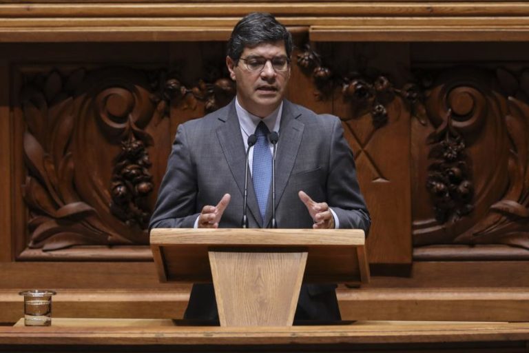 OE2022: PS reclama sete anos de “contas certas” e acusa oposição de esquecer o tema