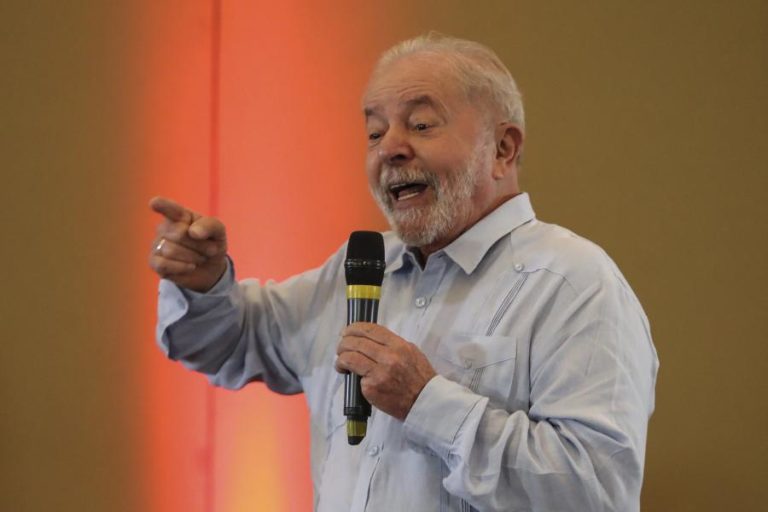 Lula da Silva sugere criar um ministério indígena caso volte a governar o Brasil