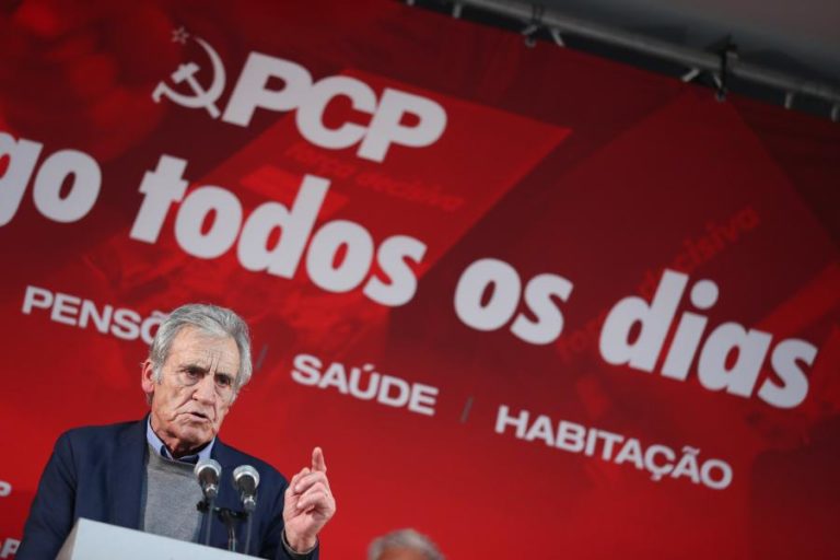 Ucrânia: Jerónimo diz que escalada da guerra e sanções à Rússia “não servem” a paz