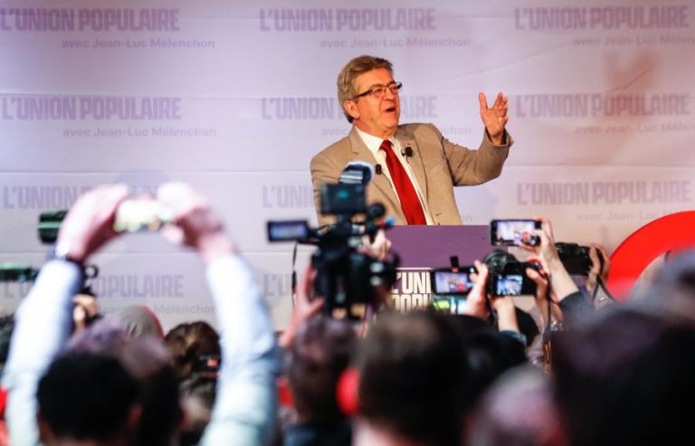 França/Eleições: Mélenchon pede a apoiantes para não votarem em Le Pen