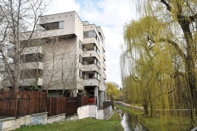 Ucrânia: Câmara de Varsóvia cede ‘ninho de espiões’ soviético abandonado a Kiev