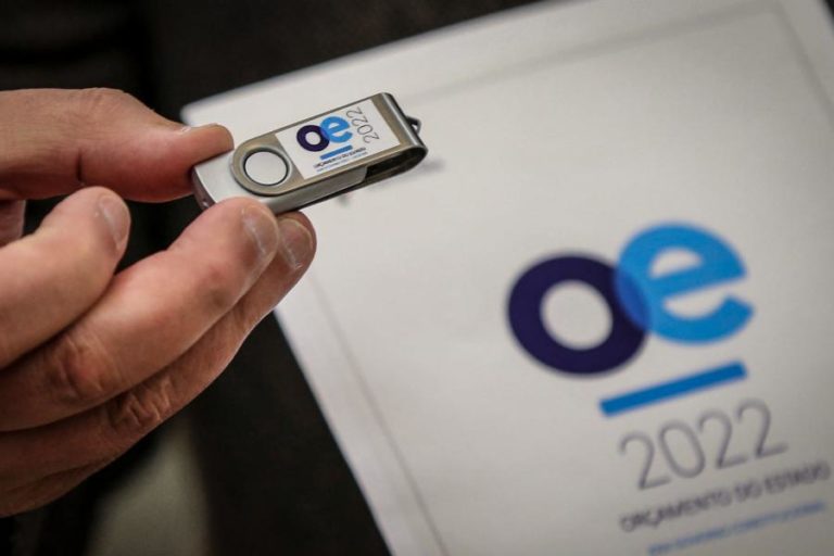 OE2022: Governo está a agir rápido nas respostas e com contas certas — ministro das Finanças