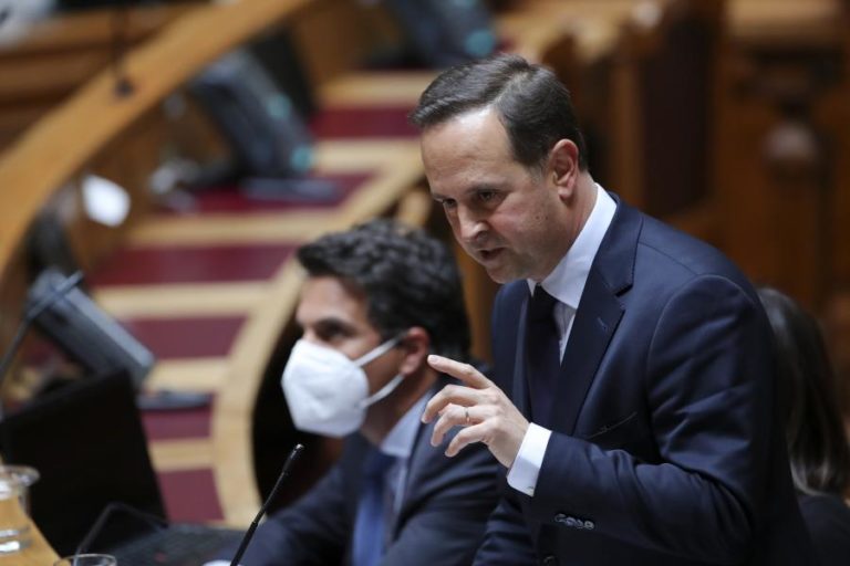 OE2022: Fernando Medina vai hoje ao parlamento defender proposta orçamental