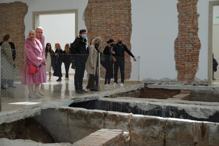 Bienal de Arte de Veneza abre hoje ao público com cerimónia dos premiados