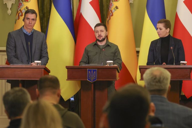 Ucrânia: Espanha anuncia envio de 200 toneladas de material militar