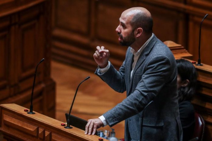 38235610.jpg