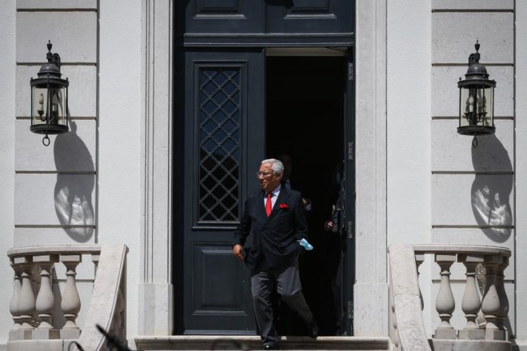 Primeiro-ministro inaugura obra de arte no palacete de São Bento