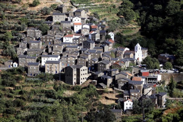 Arganil requalifica largo do Piódão para disponibilizar mais espaço às pessoas