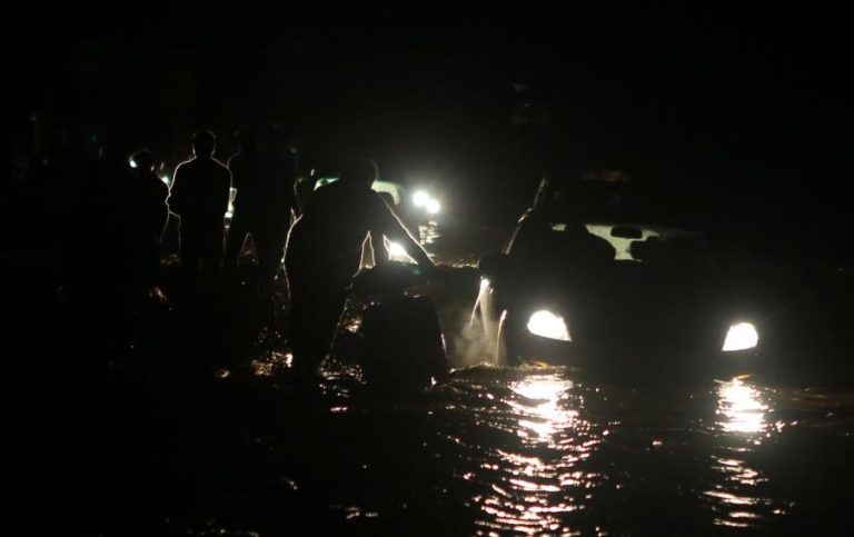 Deslizamentos de terra devido a chuvas fortes matam oito pessoas no sul da China