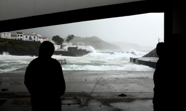 Sete ilhas dos Açores sob aviso amarelo devido à chuva e trovoada