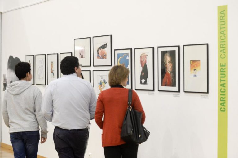 Argentino Matias Tolsá vence World Press Cartoon com caricatura de Angela Merkel