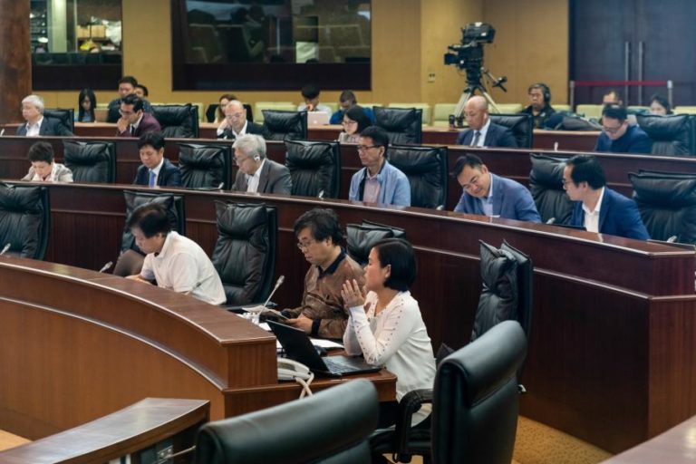 Deputados de Macau querem mais formação de professores e mais vagas no ensino inclusivo