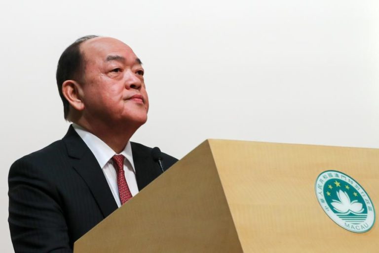 Chefe do executivo de Macau felicita novo líder de Hong Kong