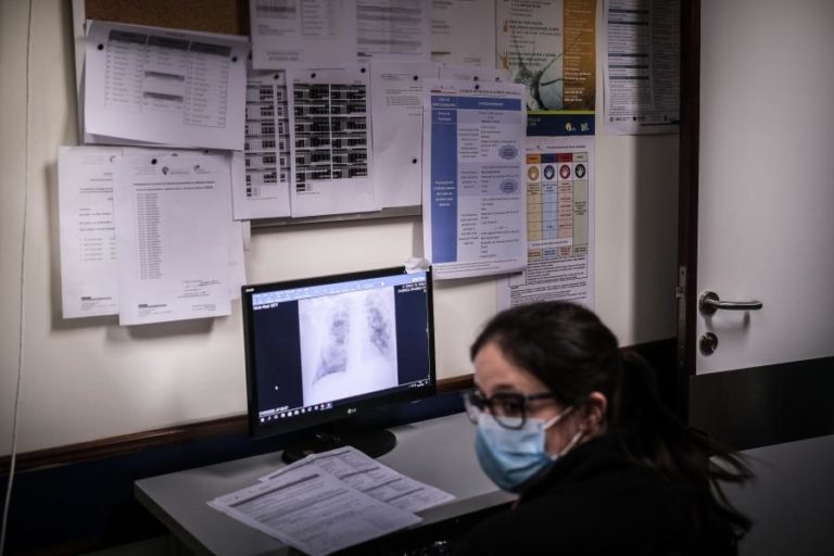 Guerra na Ucrânia agrava custos que já se sentiam no setor da saúde