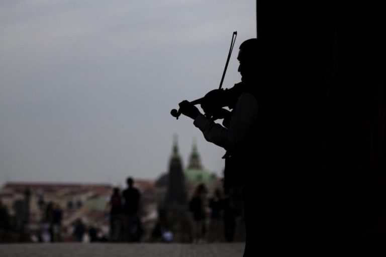 Violinista italiano Alessio Bidoli grava obra de câmara de Luís de Freitas Branco