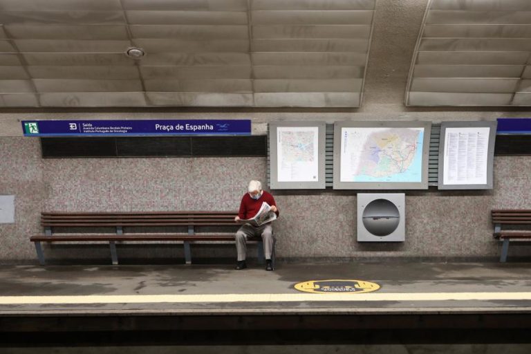 AM de Lisboa aprova transportes públicos gratuitos para jovens e idosos com abstenção da IL