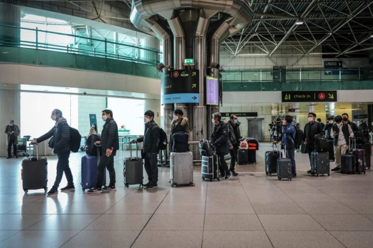 Passageiros nos aeroportos nacionais até março aproximam-se de níveis pré-pandemia