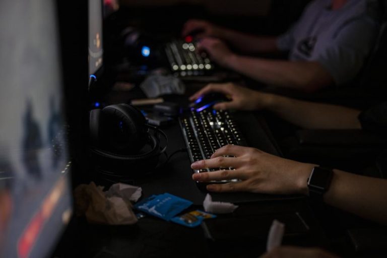 DECO alerta para perigo de manipulação e exploração na indústria dos videojogos