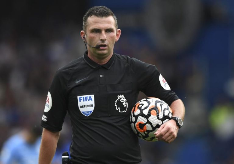 Liga Nações: Inglês Michael Oliver vai arbitrar Espanha-Portugal