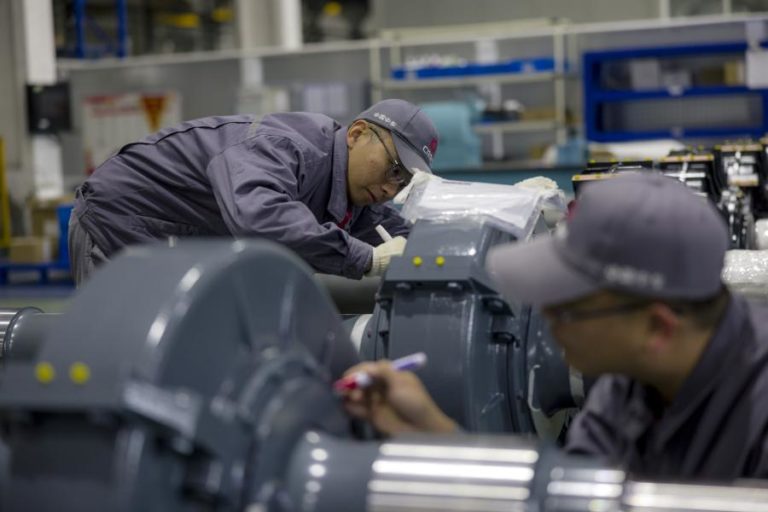 Manufatura da China recupera após levantamento de medidas de prevenção epidémica