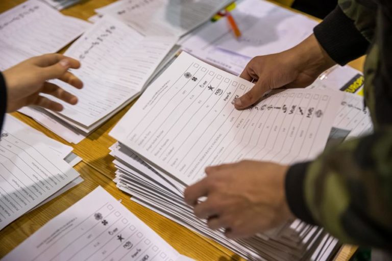 PS e PSD convergem sobre necessidade de voto eletrónico presencial nos círculos da emigração