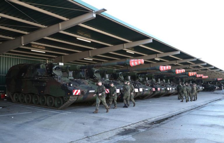 Governo e oposição na Alemanha chegam a acordo sobre aumento de gastos na defesa