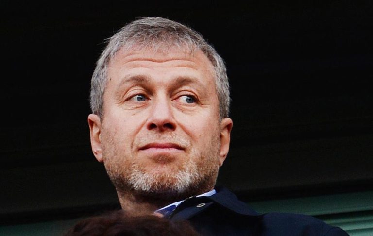 Abramovich despede-se do Chelsea destacando a “honra” de ter feito parte do clube