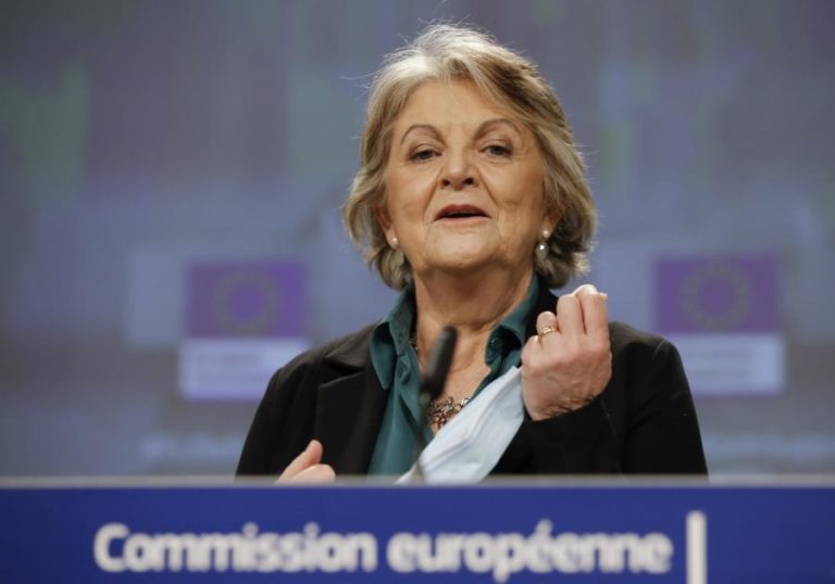 PRR: Comissária europeia Elisa Ferreira entregou a Portugal primeiro ‘cheque’