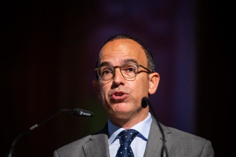 Portugal “não tem na mesa neste momento” revisão do Acordo Ortográfico – ministro da Cultura