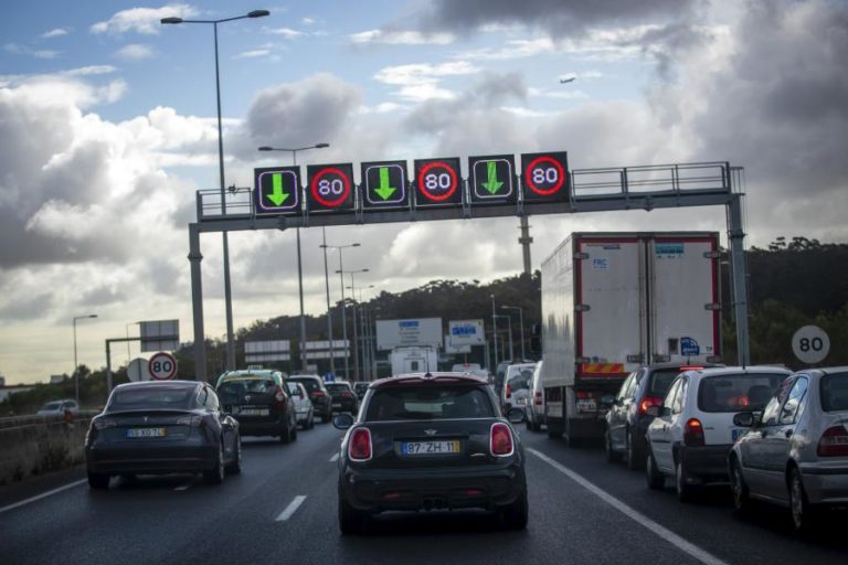 Câmara de Lisboa aprova redução em 10 km/h da velocidade máxima de circulação na cidade