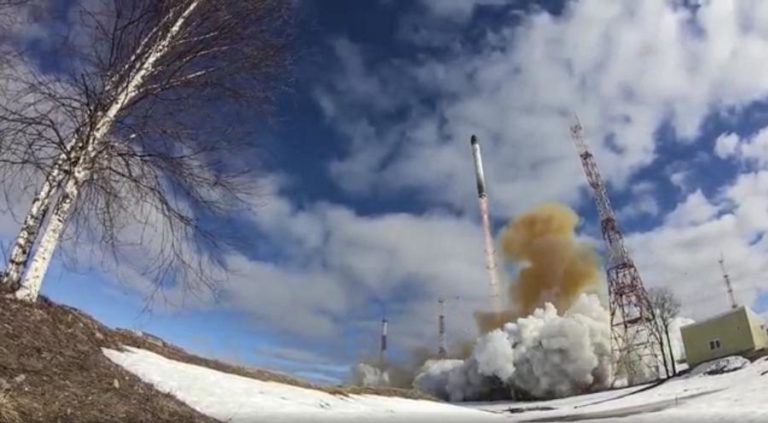 Rússia testa míssil hipersónico que Putin considera “invencível”